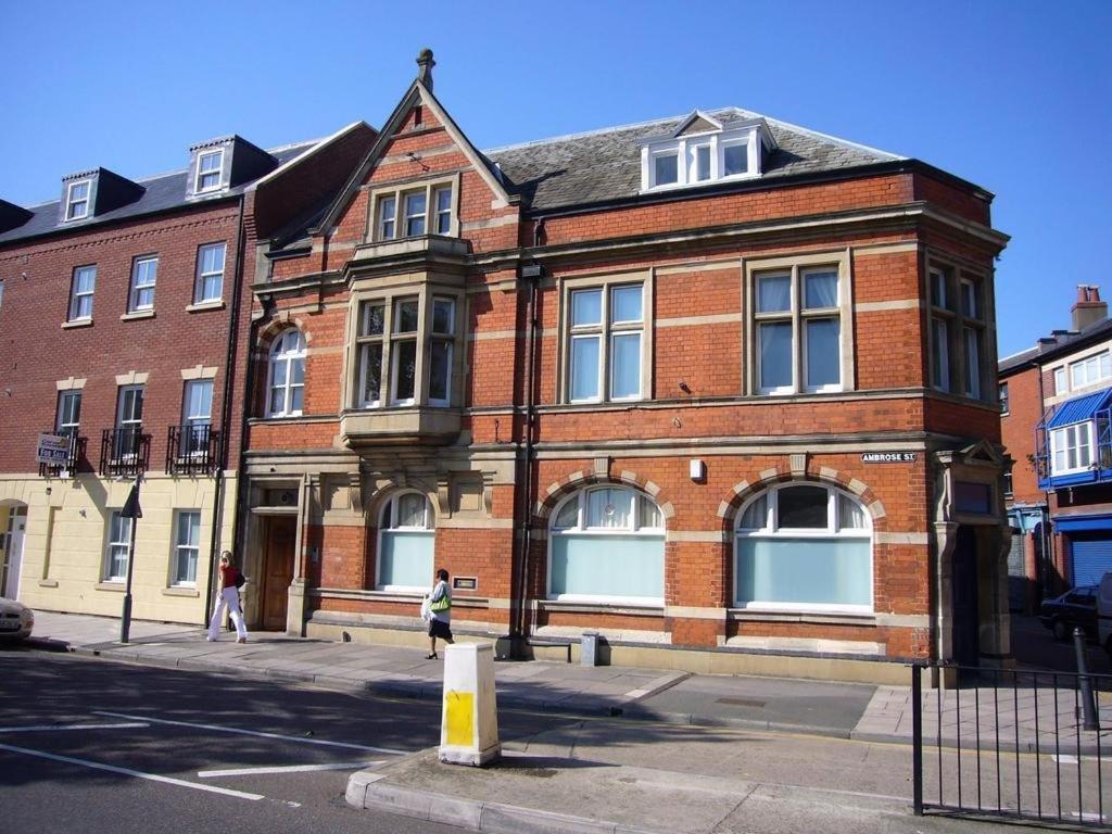 Ambrose Apartments Cheltenham Eksteriør billede