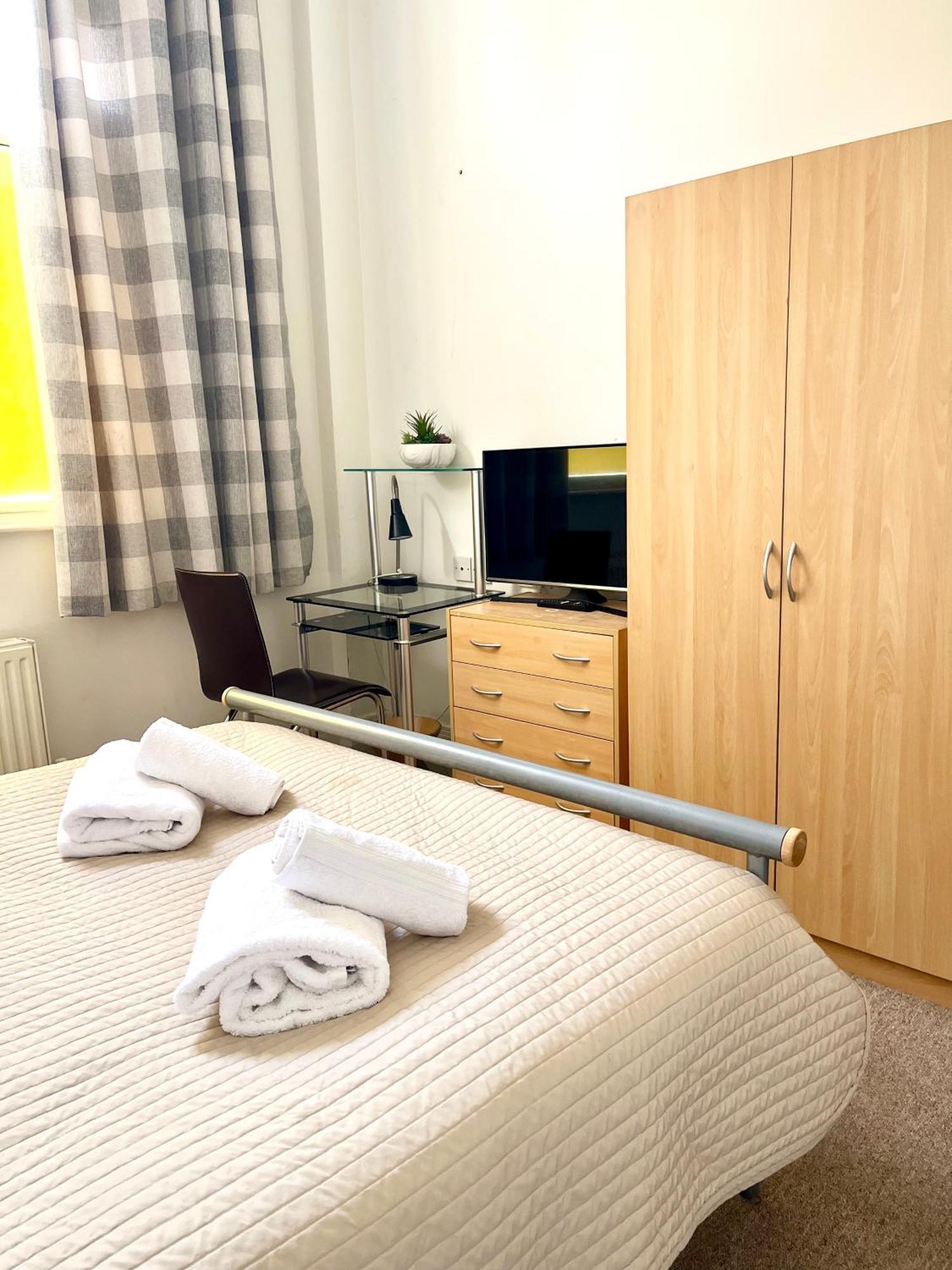 Ambrose Apartments Cheltenham Eksteriør billede